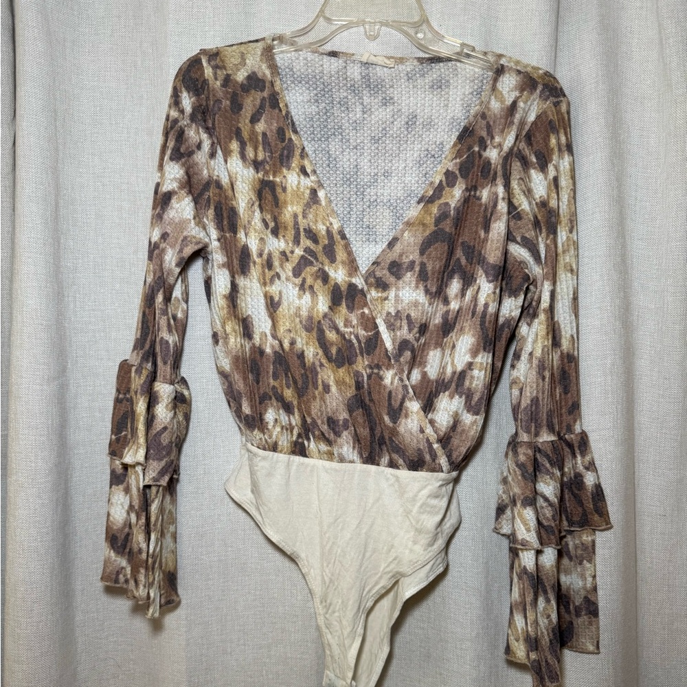 Peach Love Cheetah Print Flare Sleeve Bodysuit
